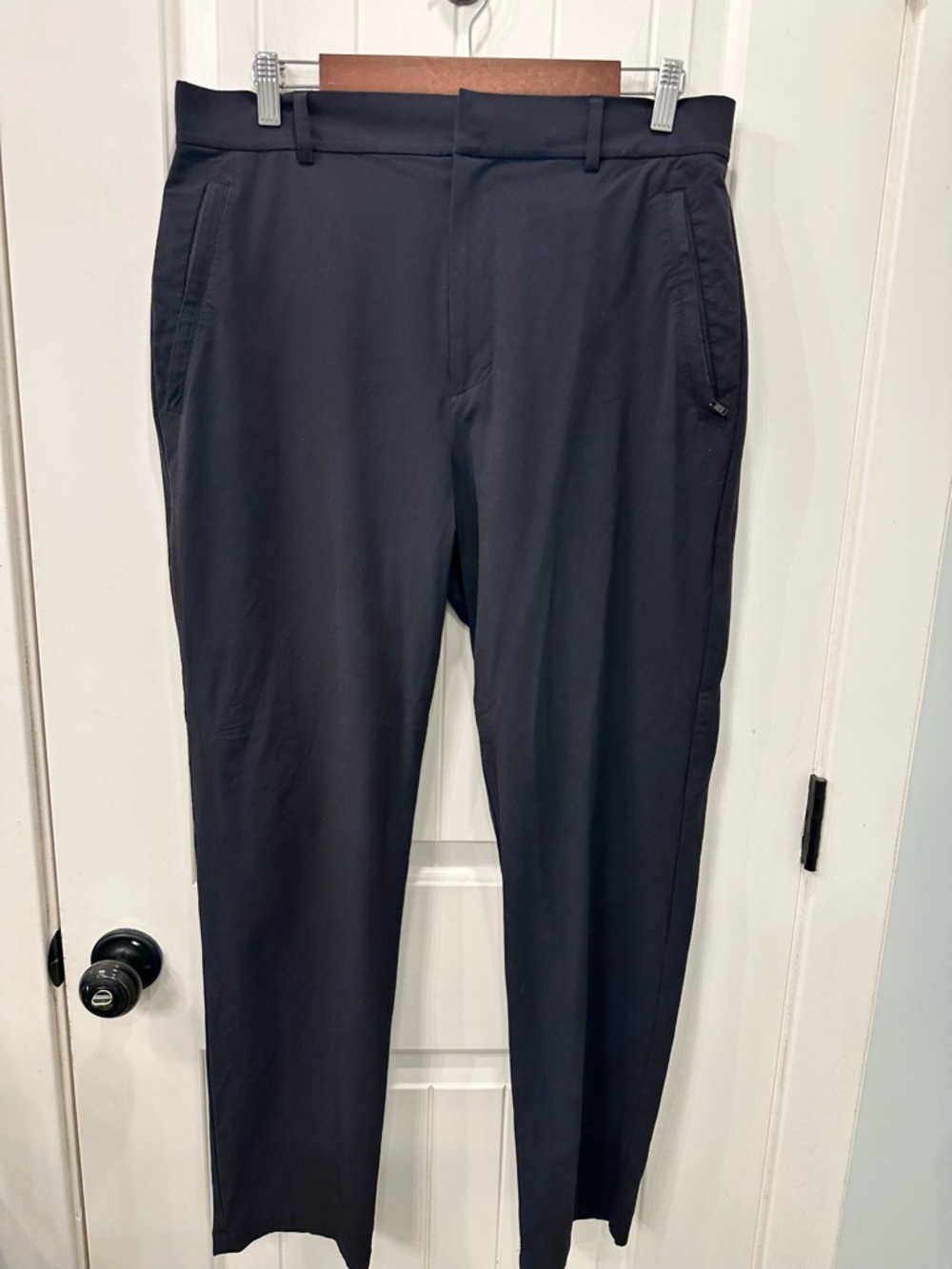 ALO Yoga Men’s Black Commuter Athletic Trousers Pants Large L